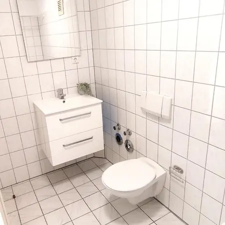E1 Work-ready -2 Rooms, Kitchen, Free Parking Appartement