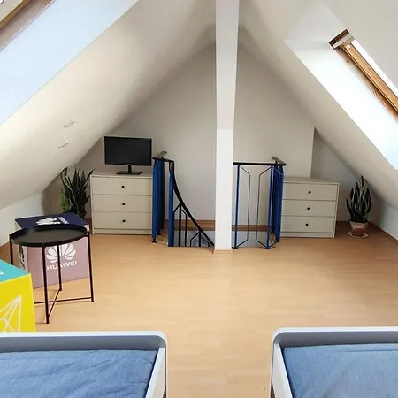E1 Work-ready -2 Rooms, Kitchen, Free Parking Appartement