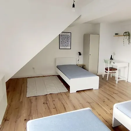 E1 Work-ready -2 Rooms, Kitchen, Free Parking Essen