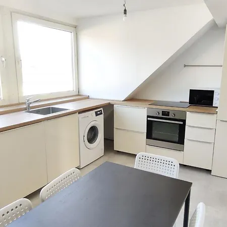 E1 Work-ready -2 Rooms, Kitchen, Free Parking *